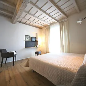 32 Camerecaffe Pavia